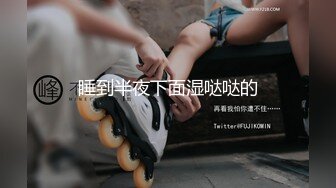 国内厕拍达人潜入师范学院隔板女厕洞中偷窥学妹尿尿黑衣美眉发现异样四处张望