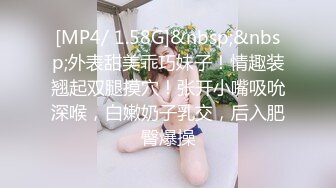 兼职模特用舌尖舔着我的屁眼，让我把滚烫的精液喷射在她的大奶子上