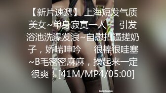 红衣美女小姐姐！应观众要求想看操逼！炮友半脱下裤子直接内射，不尽兴舔硬再来一发，主动骑乘爽翻