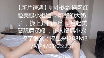 【极品稀缺破解家用摄像头】一个人的时候寂寞难耐自己玩小逼自慰2 老公不在家 年轻美少妇看电视手机自慰玩穴 (4)