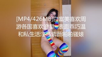 九月最新足浴洗浴店老板在自家女厕偷装摄像头偷拍各种骚逼大白屁股映入眼帘还有带着眼镜少妇