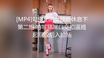 [MP4/ 1.72G] 坦克熟女妈妈 啊使劲小宝贝 操一下屁眼 不要拍脸 等会儿删掉 阿姨被眼镜小伙插了逼再操菊花