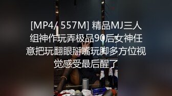 双飞大战 两个漂亮姐妹换着草 轮流无套被干 另外一个就在旁边当摄影师