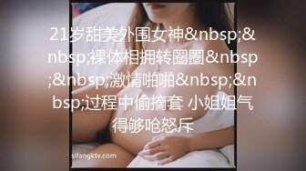 [MP4]【人间水密桃】三女叠罗汉来姨妈只能双飞啪啪，健身球上口交边骑乘边舔逼，快速抽插大屁股出白浆