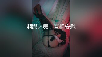 路边公厕全景偷拍出来散步的眼镜美女B毛修剪的很有型