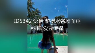 清纯伪娘 穿着小裙子跪着给肌肉直男小哥哥边吃鸡鸡边撸自己废物小牛子 看着好涩吖