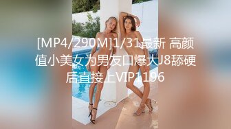 【新片速遞】 人妻骚妇的3P，伺候两个大哥全程露脸，口交两个大鸡巴，被大哥轮草抽插各种姿势，射完了抱在怀里抠逼给狼友看[960MB/MP4/01:23:33]