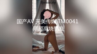 美女和墨镜大鸡巴帅哥各种姿势啪啪插了很久也没有水