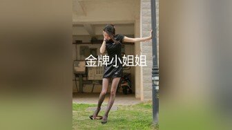 某高校女宿舍窗外偷拍好几个女学生洗澡,学校真抠门舍不得给女生宿舍装窗 (2)