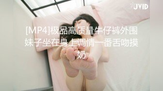 巨乳清秀少妇真是尤物啊，肉体白皙丰满奶子软软销魂爱不释手不停舔吸揉捏，啪啪插入太爽了跪爬迎合狠插