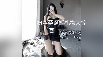 趁她老公没回家，沙发上与美少妇疯狂做爱！