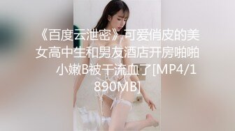 2024.7.13最新SVIP福利，【绿帽嫣然一笑】，约单男，一个肛交一个操逼，第一次尝试三根鸡巴