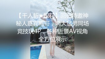 浴室偷拍边看综艺节目一边洗澡的大波妹