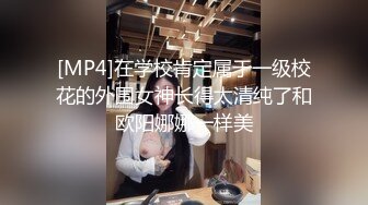 老婆被单男按着后入操屁股