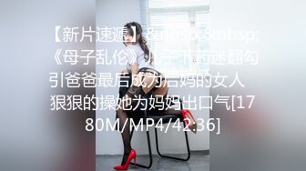 偷窥妈妈换衣服