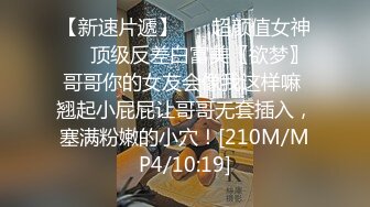 潜入写字楼女厕偷拍❤️一身黑装长发美女被拍两次前后都被看光光