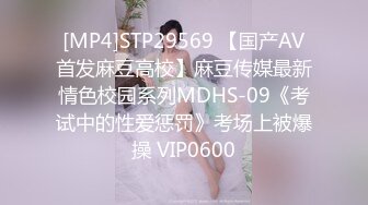 新全景！美女小姐姐拖着下巴 静静的边想事情 边拉稀