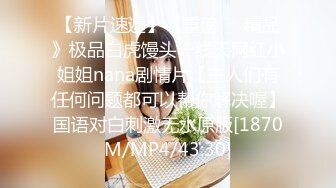 ❤️19超嫩姐妹花，被头套大叔轮流干，掏屌磨蹭小穴，小骚逼很紧，骑乘位抽插，干完妹妹干姐姐