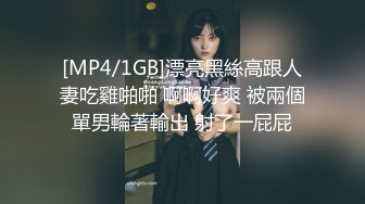 大神潜入路边公厕上帝视角偷窥少妇的小嫩B