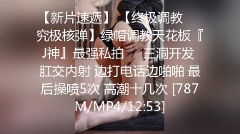 年一过完女神们都回归了，灰色丝袜配上大长腿，道具自慰插穴侧入自慰实在诱惑