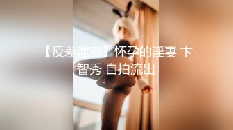 窗帘缝隙偷窥隔壁漂亮小嫂子光屁屁在拖地