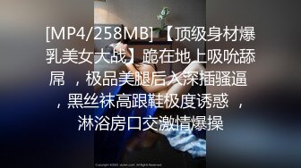 清纯姐妹花全程露脸大秀，丝袜情趣兔女友诱惑，揉奶玩逼听狼友指挥各种撩骚互动，还会倒立特写展示骚穴好骚