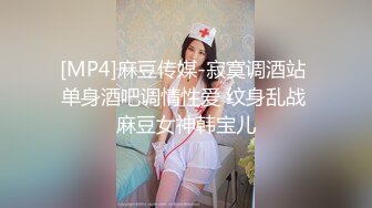 《跪地翘起翘臀✿让爸爸后入》可爱的妹子屁股翘高，高潮时忍不住勾起小脚丫 暴力后入翘臀 美腿尤物极度淫骚，又骚又可爱