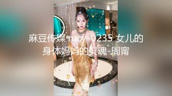 极品熟女吃鸡大战，技术超棒，深知口爆精髓，吹，吸、舔、吃、吞要素，看着就爽翻了! (1)