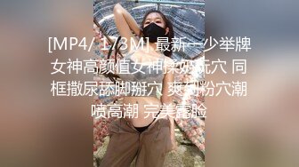 真实夫妻找刺激约单男一起玩3P，骚逼老婆伺候两根鸡巴口交练得棒棒哒，被两男轮流抽插骚逼都快被干肿了