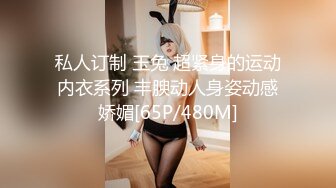 牛仔裤时尚小美女，清爽的吊带衣，偷窥她上厕所，小肥阴唇 可以~