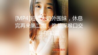 小宝寻花今晚约了个绿衣萌妹子啪啪，洗完澡舔弄上位骑乘插入自己动大力猛操