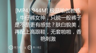 π961 妹妹来姨妈，姐姐舔鸡巴