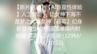 推特想乱伦的大神11111jii监控偸窥岳母和孕期老婆日常，在岳母面前偷露鸡巴疯狂在社死边缘徘徊