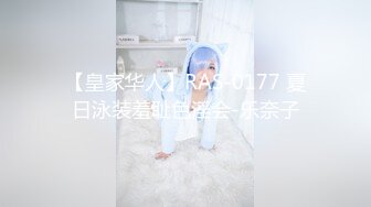 [MP4/ 1007M] 大鸡巴哥双飞两个颜值奶子相当漂亮的少妇，大鸡巴很能草逼逼菊花一起草