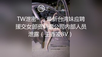 极品大奶御姐，全程露脸丝袜高跟宾馆各种发骚，听狼友指挥互动撩骚完美展示，揉奶玩逼浪叫呻吟，玩的好嗨啊