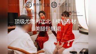 商场女厕偷拍白体恤长发黑v裤小妹两个屁股蛋子真不小