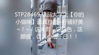 万人求重磅福利，OF极品大乳头原味小清新反差女神【纭纭】订阅，白皙蜜桃臀粉嫩美鲍道具紫薇各种淫态勾引 (14)