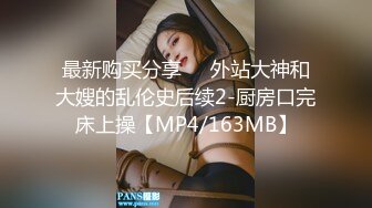 熟女阿姨 屁股翘起来 啊啊 太爽了 小伙被两个巨乳阿姨玩爽了 操着逼同时被假鸡吧爆菊花