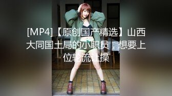 【最新极品抄底】超高质量机场地铁抄底惊现无内小美女 白嫩丰臀太紧致内内夹逼缝里了 (13)