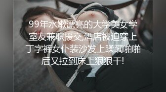 韓國自拍 玩弄黑絲嫩穴女的身體