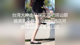 月儿宝宝伺候纹身大哥，清纯乖巧又风骚，69舔弄大鸡巴，淫声荡语配合大哥各种抽插，自己抠逼也很嗨不要错过