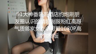 在家后入大腚妹子 操起来很舒服 这车哥们开的貌似有点吃力