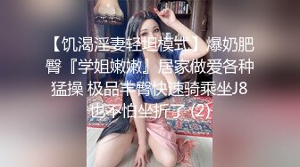 比较有韵味的极品少妇，肤白貌美有气质，全程露脸跟狼友互动发骚精彩又刺激，奶子比心诱惑，逼里塞跳蛋自慰