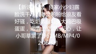 剧情演绎老哥足疗按摩新来个小妹双飞，按按脚加200打飞机，再加钱妹子经不住诱惑双飞，按摩床上骑乘轮换着操