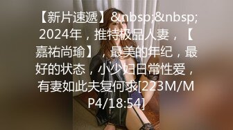 2021三月最新流出商场女厕近距离偷拍在酒吧嗨完来吃夜宵的各种青春美女2逼逼还挺粉嫩的红唇烈焰披肩发女神