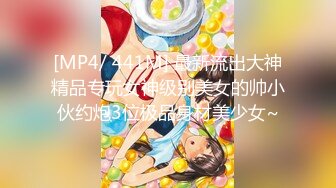 00后稚嫩蜜桃臀！清纯JK学生妹满足你所有幻想『此女方式看简阶』