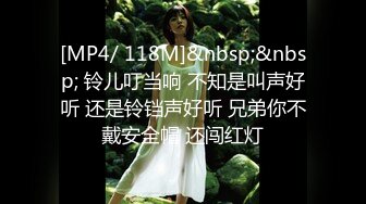 经典爆摄队海边榻榻米蹲厕，美女们熟练的插进卫生棉