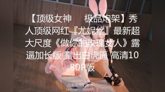 [MP4]颜值不错的风骚女模特，大辫子漏出骚奶子诱惑狼友跟两位大哥激情3P，让小哥吃奶玩逼轮流爆草抽插，浪叫呻吟