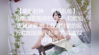 高颜值美女KTV上厕所，听着嘘嘘的声音自己也开心了 肥嫩多汁的小穴，尿完没有擦逼逼就穿上裤子啦！