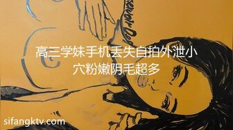 美女下面我不知道这是什么东西，反正是出了很多。